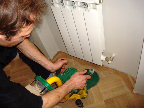 С помощью болгарки