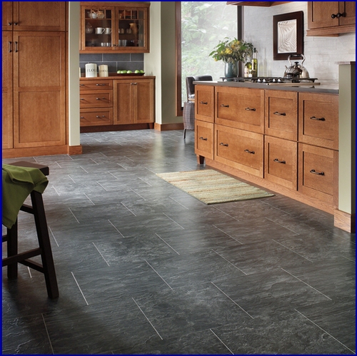 Темный пол - светлые стены