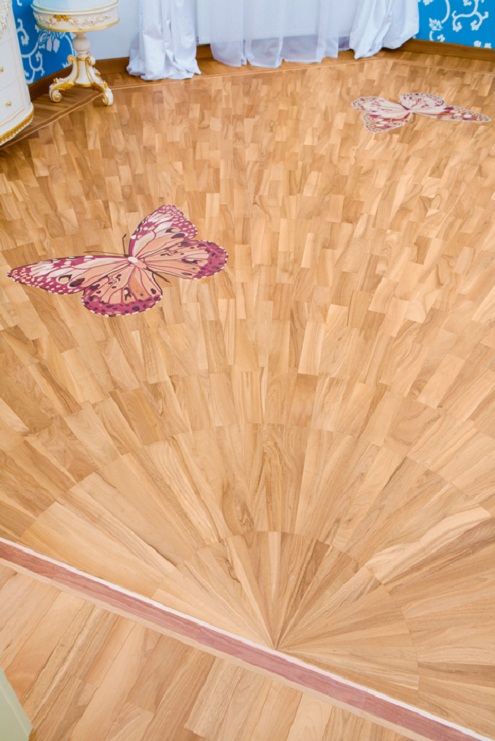 Украшение из линолиума