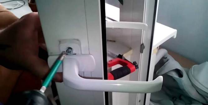 Монтаж ручки