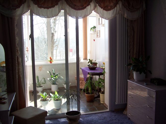 Вариант раздвижной балконной двери