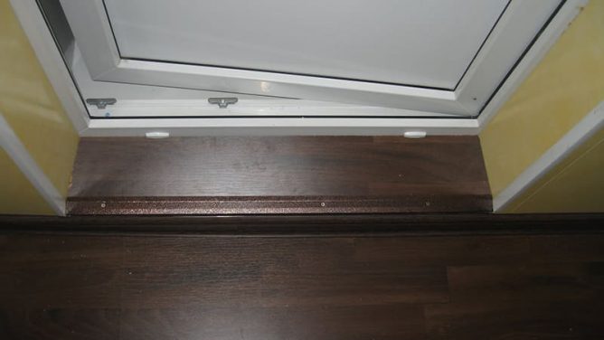 Порог на балконе