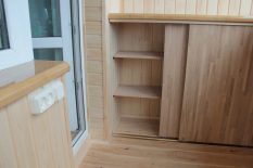 Мини-стеллаж на лоджии