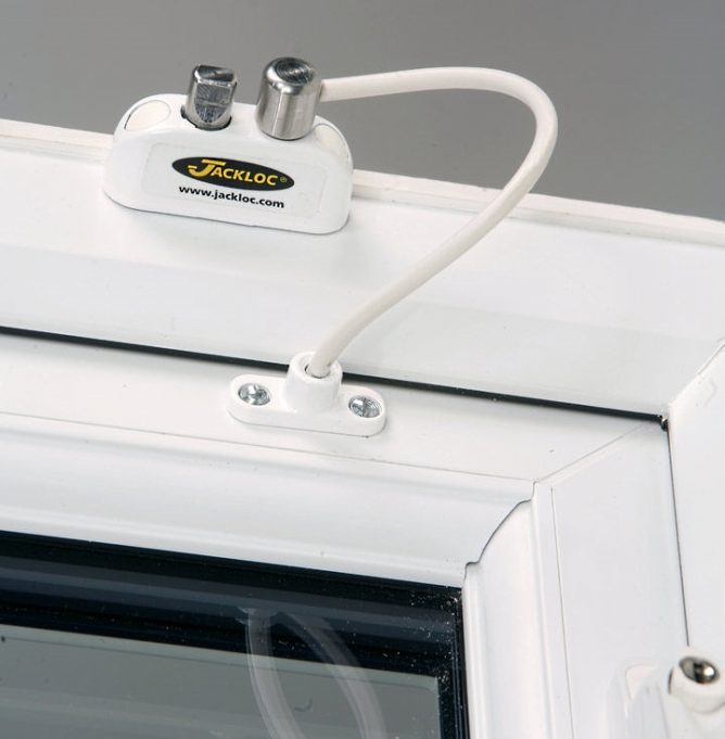 Фиксатор окна