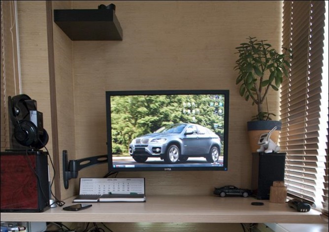 Телевизор на балконе