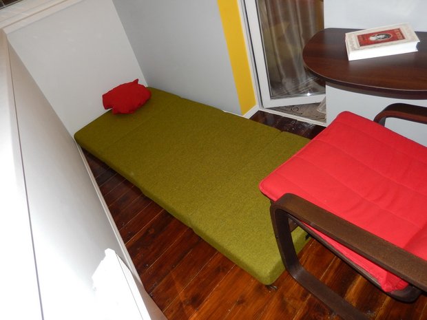 Пуфик превращается в кровать