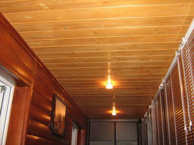 Потолок на балконе