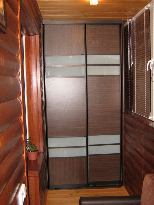 Шкаф на балконе