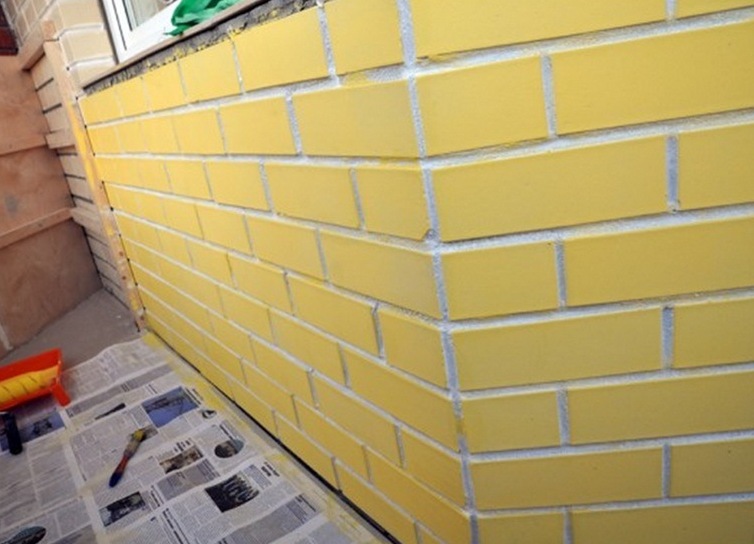 kirpich-stena-zhelij