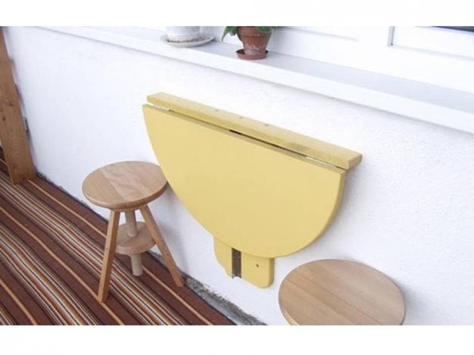 Откидной столик на балконе