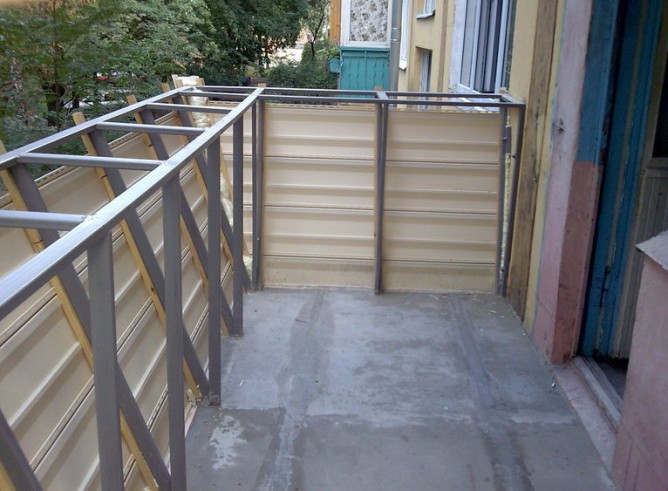 Монтаж балкона с выносом